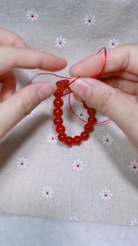 手串怎么穿绳打结