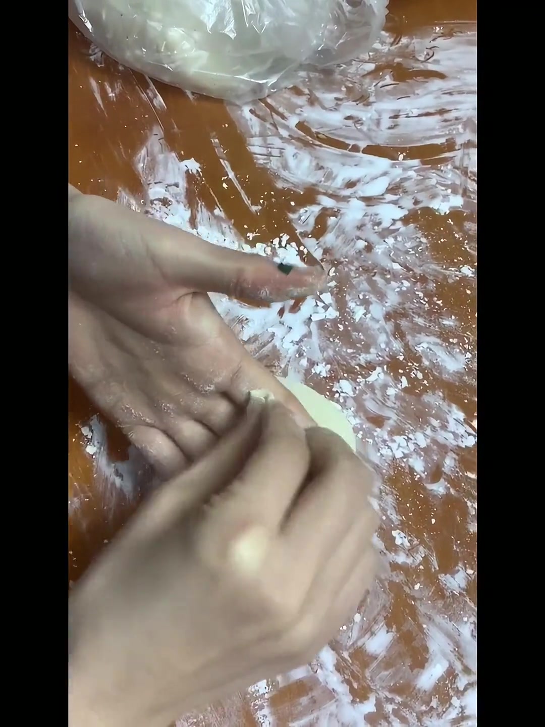 方皮包饺子的手法视频教程.