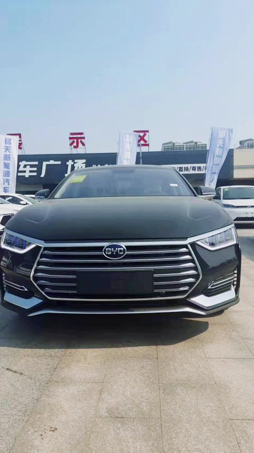 比亚迪e9,506续航,刀片电池,轴距2920,滴滴专车级别-度小视