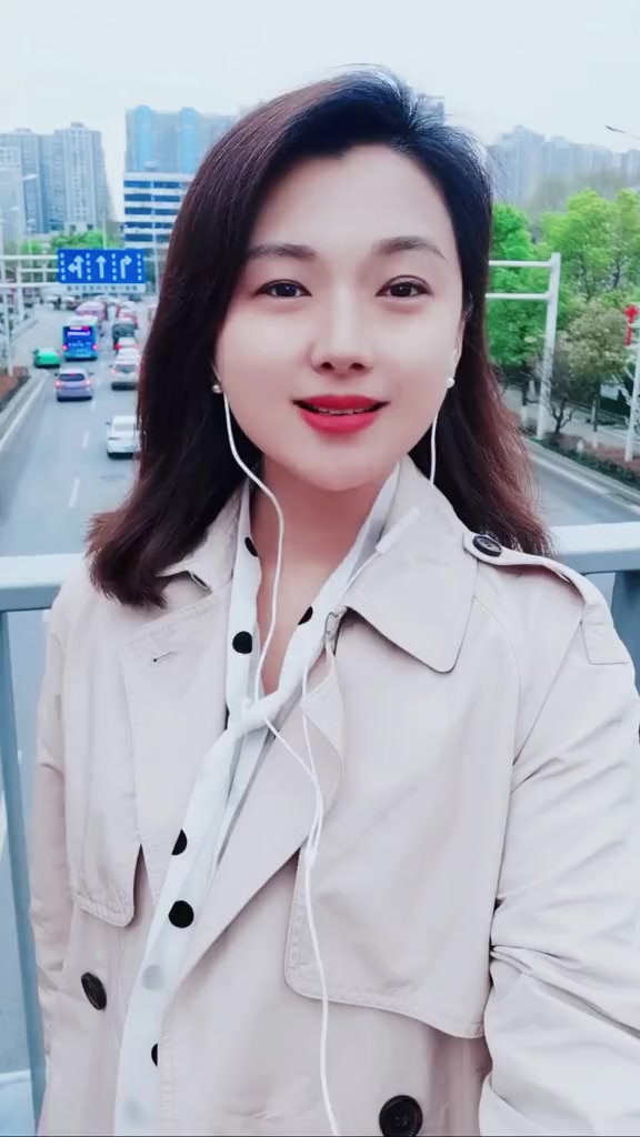 主持人梁晶春光可期美好未远南京加油