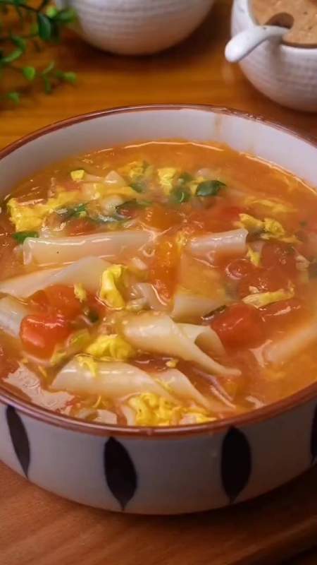 今天分享好吃的西红柿面片汤天气冷的时候给家人做暖心又暖胃一起学