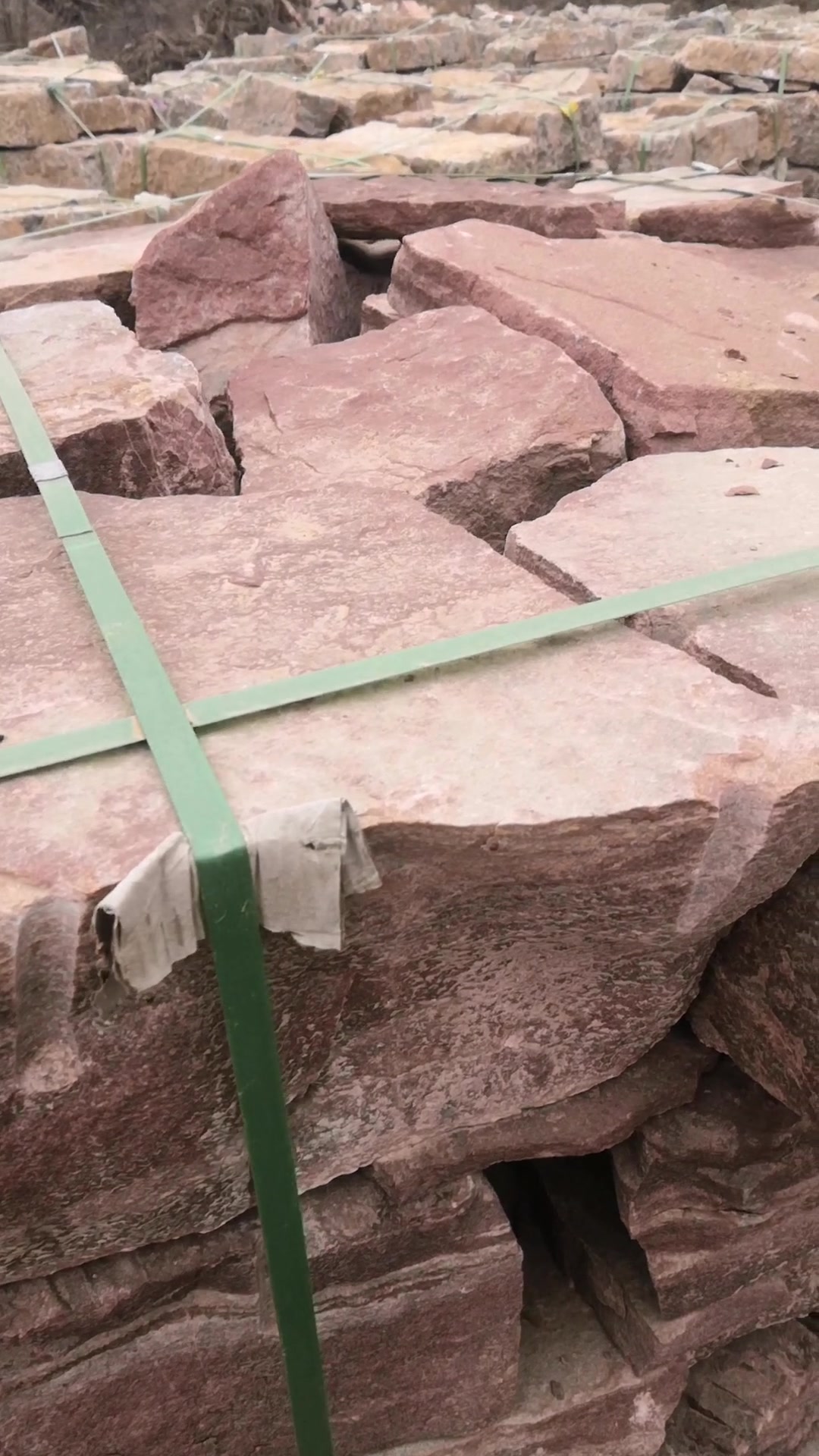 红色垒墙石 城市景观块石砌墙石 天然粉色片石乱形石