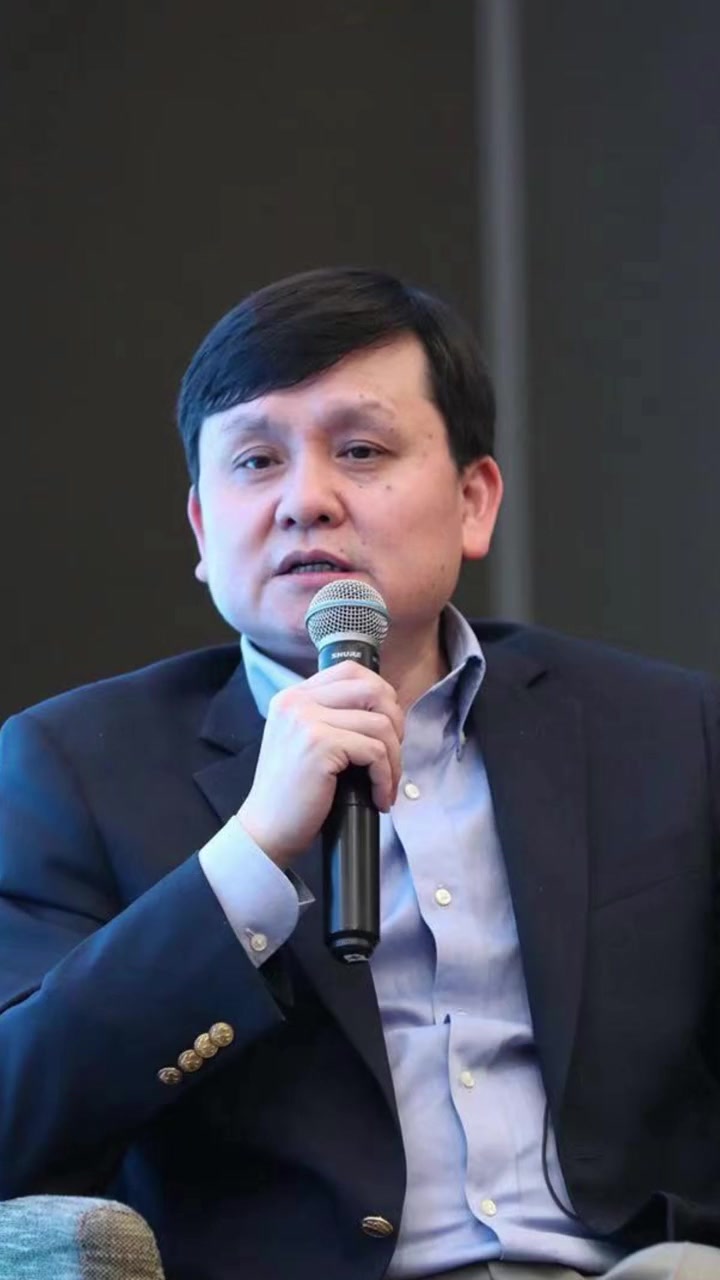 张文宏深夜发文谈疫情新冠没有那么吓人但是仗很难打上海战疫