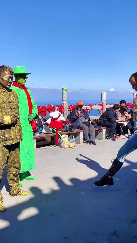 姑娘这舞姿太美了 铜人 美女 旅行推荐官-度小视