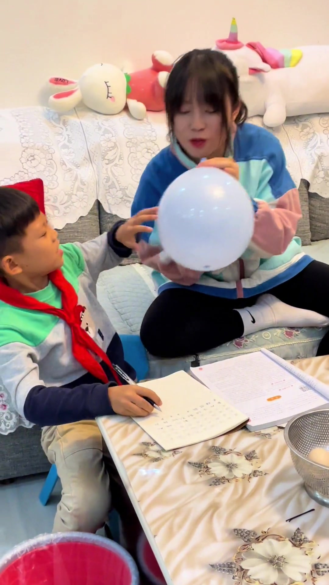 赵博宇回来不做作业 晚上准备睡觉了急着赶 本想幸灾乐祸