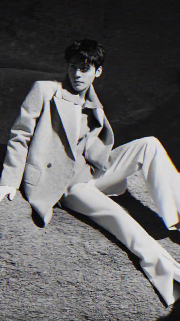 龚俊礁石清冷感大片俊俊子湿发眼神杀好a是谁家的冷酷帅哥龚俊男明星