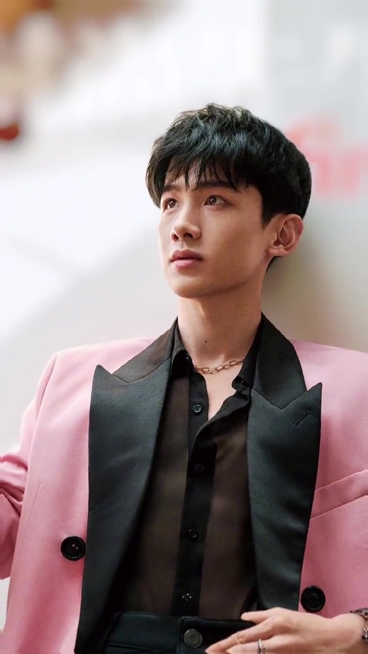 白敬亭 帅哥 高冷 男明星 颜值 写真 杂志 盛世美颜 娱乐评论大赏