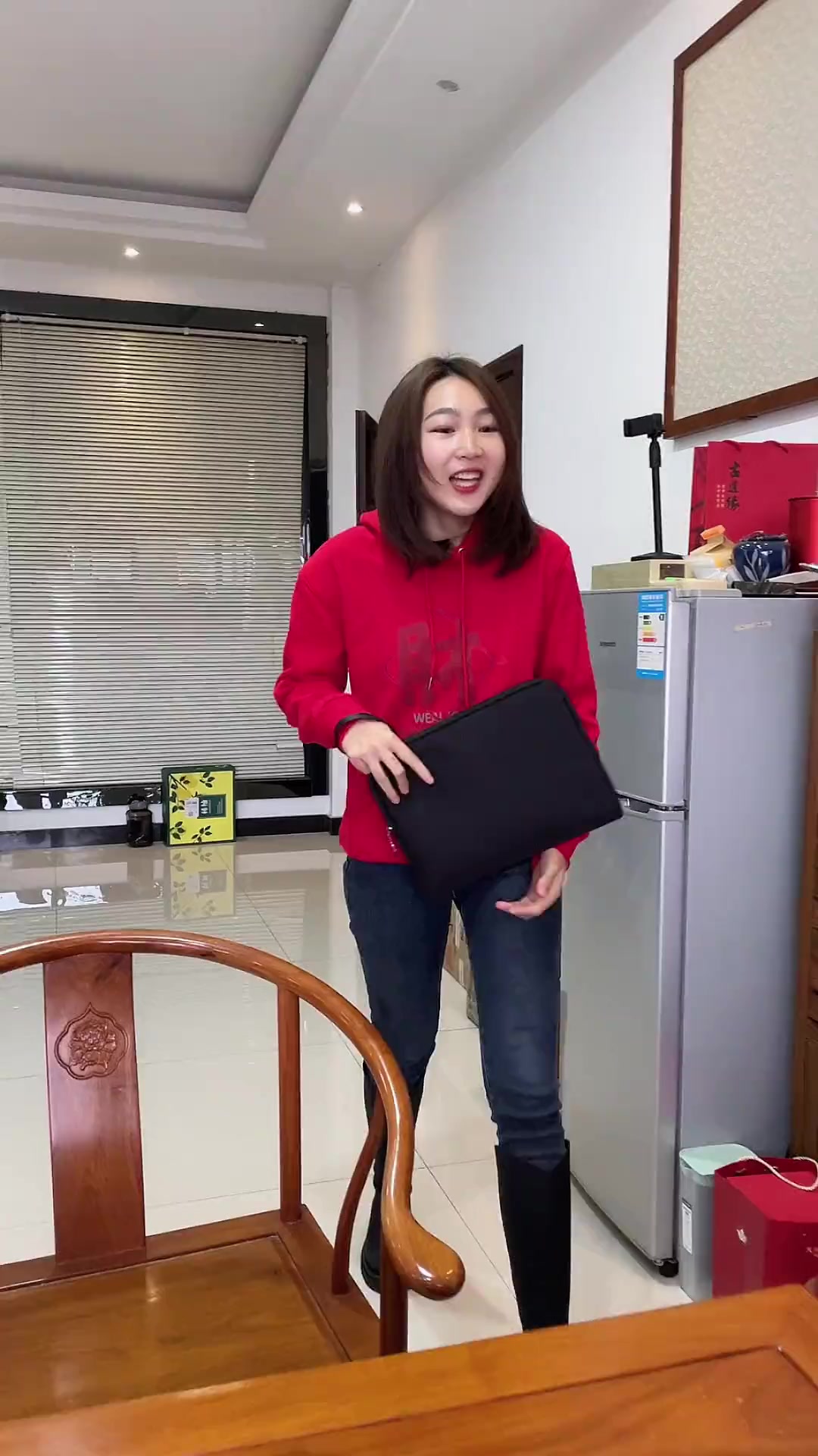 过年了,九妹教你们一招,如何向长辈要红包!