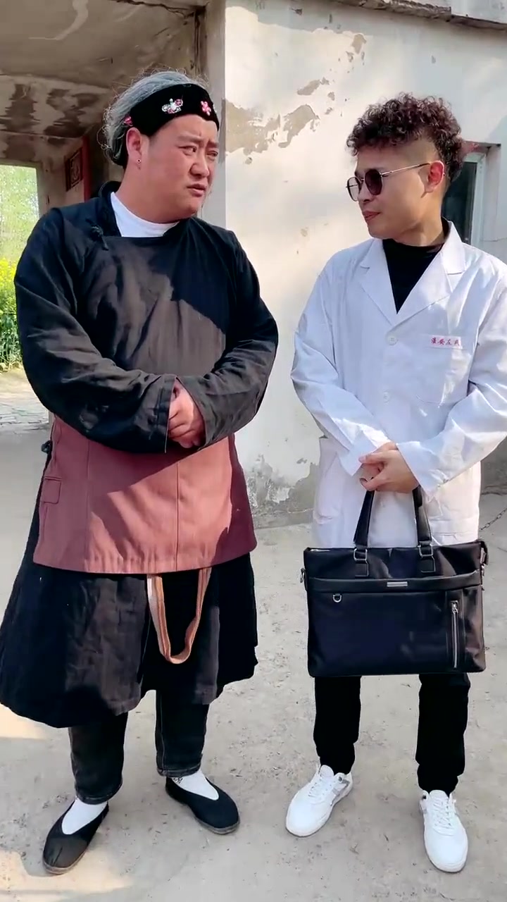 《孝》尹老太,给二儿子媳妇了 淮安方言 农村搞笑视频