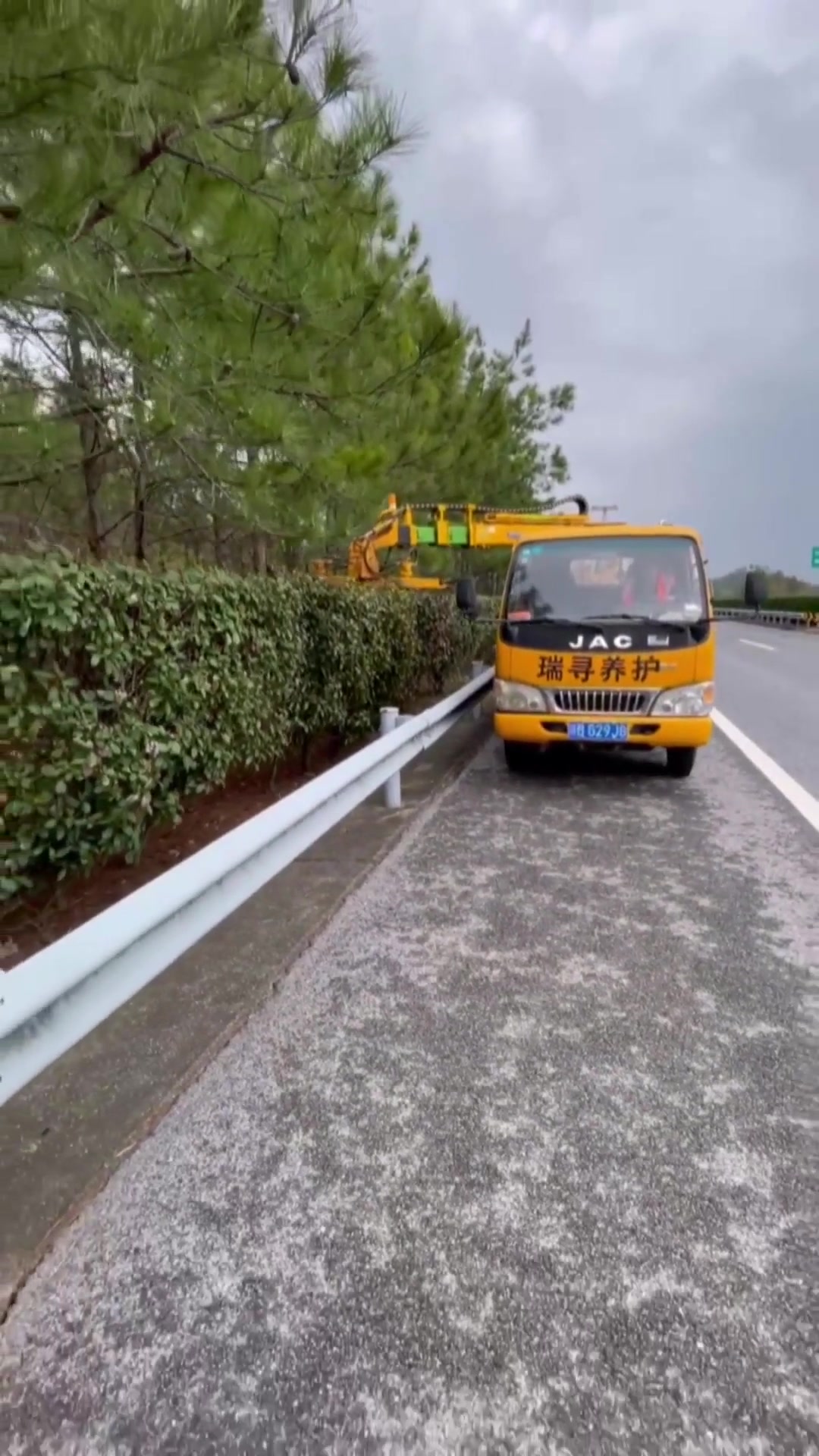 园林绿化带修剪车园林绿化修剪养护设备生产工艺