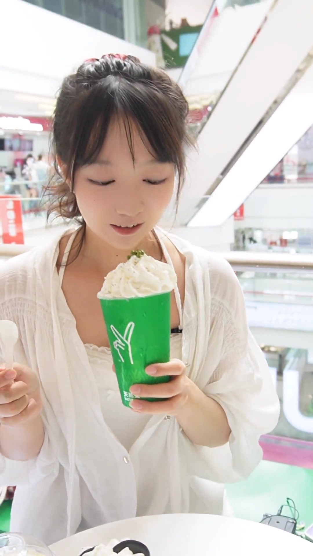 天然呆终于开了晓彤没骗我还真挺好喝就是排队的人有点多咸咸红颜美食