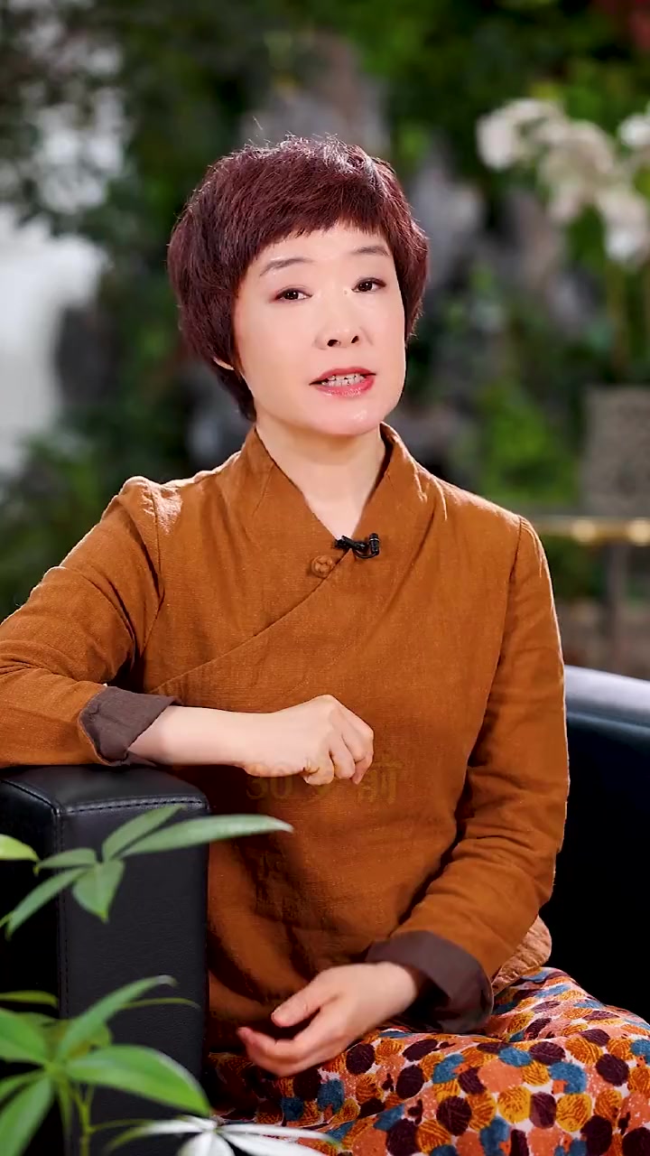 423读书日就快到了,主持人王雪纯推荐30岁前一定要读这些书,让我们一