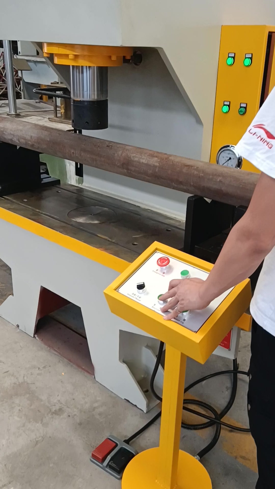 圆钢校直机 全自动校直机 丝杆校直机半自动校直机