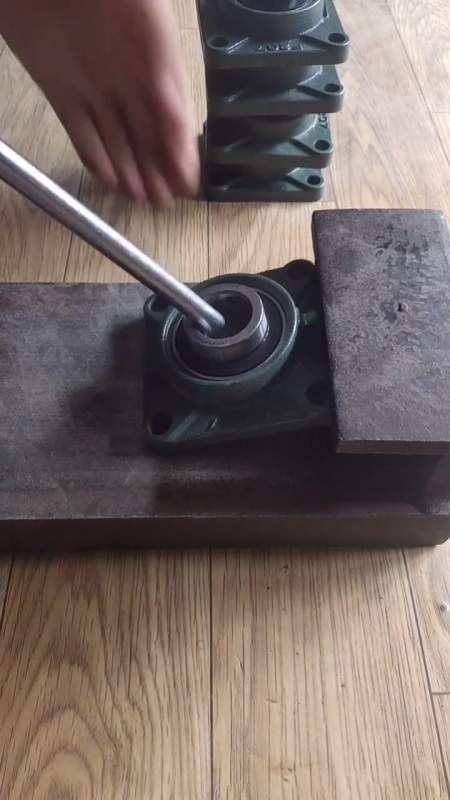 非标轴承工厂常州恩克轴承-带座外球面轴承是这样正确安装的 轴承-度