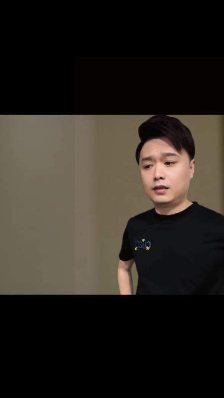 19万国乒大蟒许昕浪的飞起,观众笑死了,对手气的脸色苍白18.