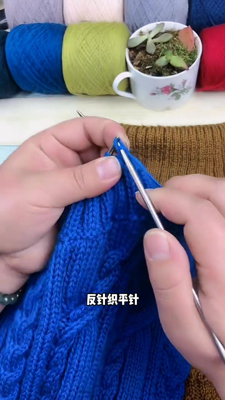 插肩袖圆领毛衣,领口收针 编织教程-度小视
