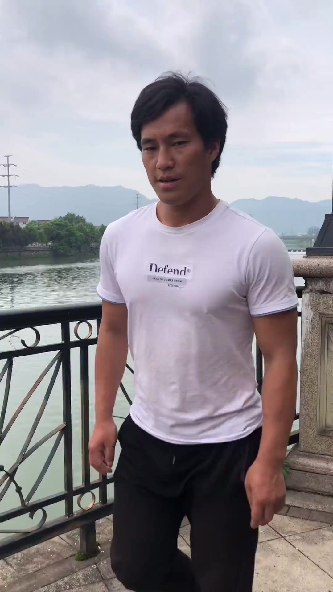 我是一个传武大师,精通各种拳术,挑战搏击高手方便一龙播求