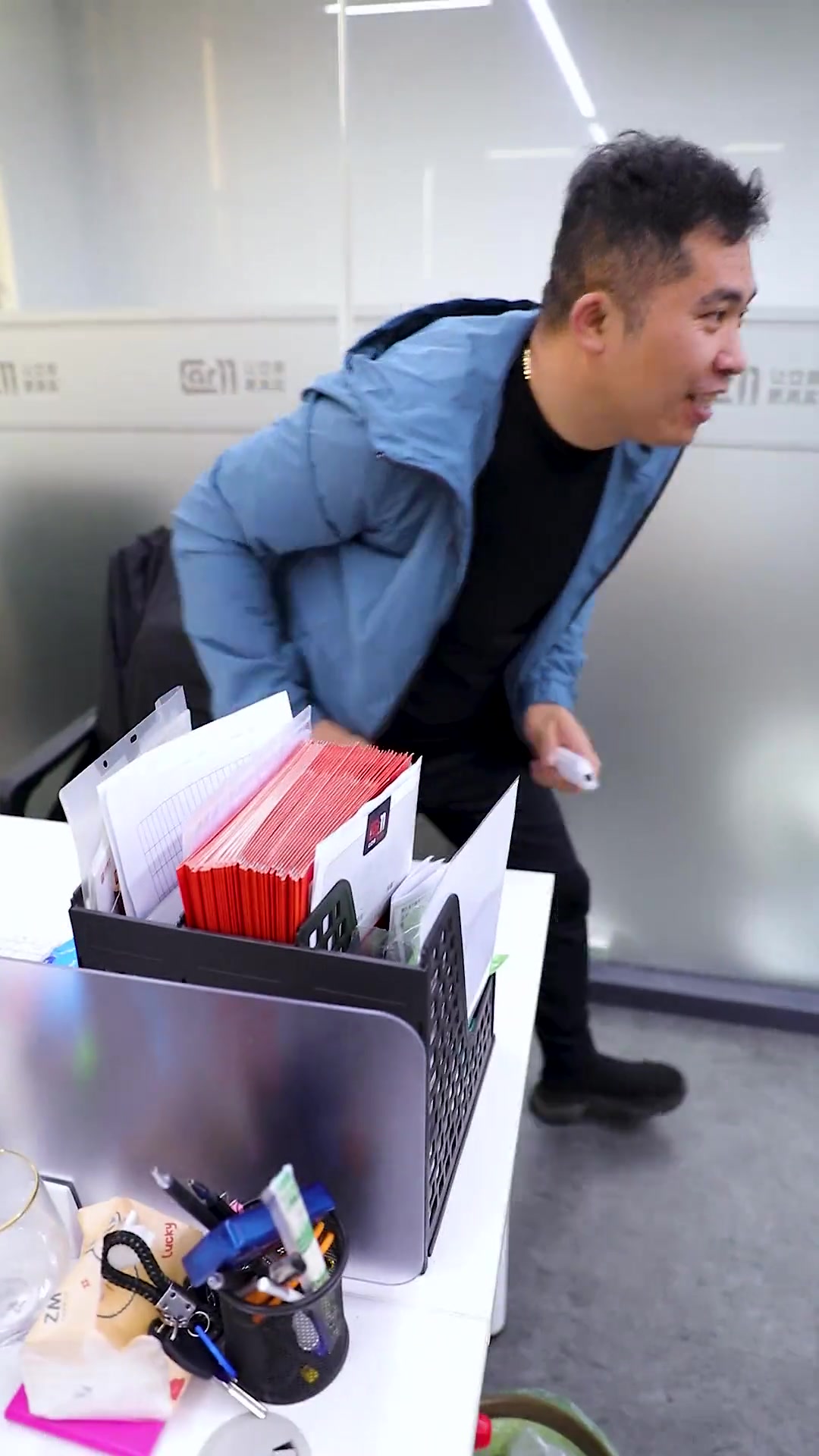 趁我睡觉偷偷提前下班一定要看最后办公室搞笑二手车搞笑