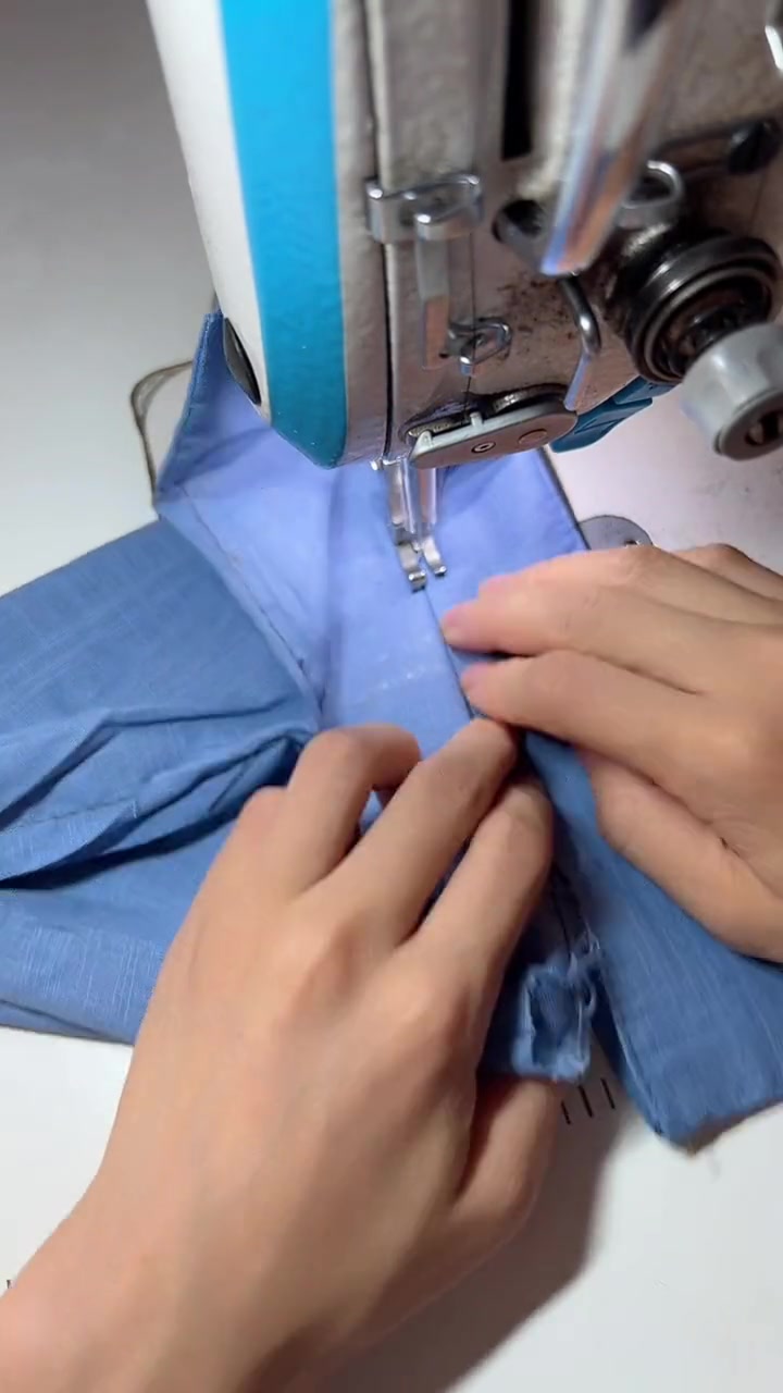 上袖口拉筒 制衣厂 车间实拍 缝纫日常 服装行业