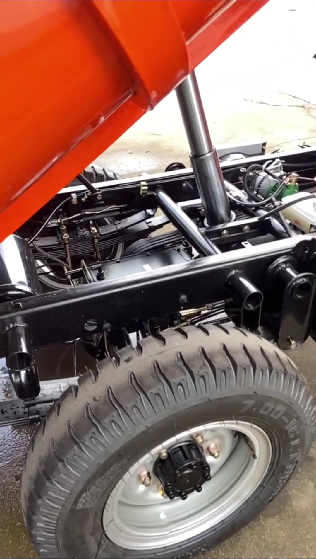 五征全封闭三轮车厂家,展示五征奥翔1380单排三轮车;厂家销售全封闭