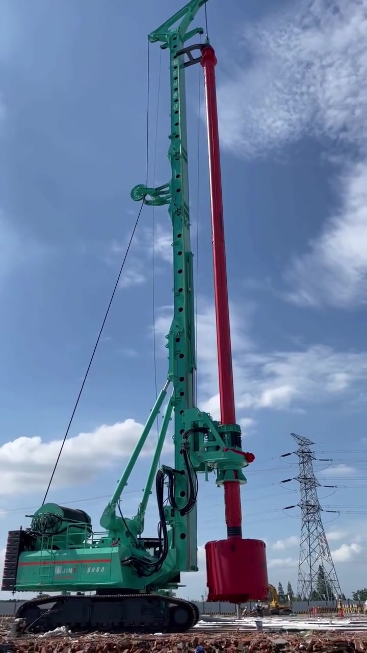 给大家看看打160米用的是什么钻头,金泰800旋挖钻机-度小视
