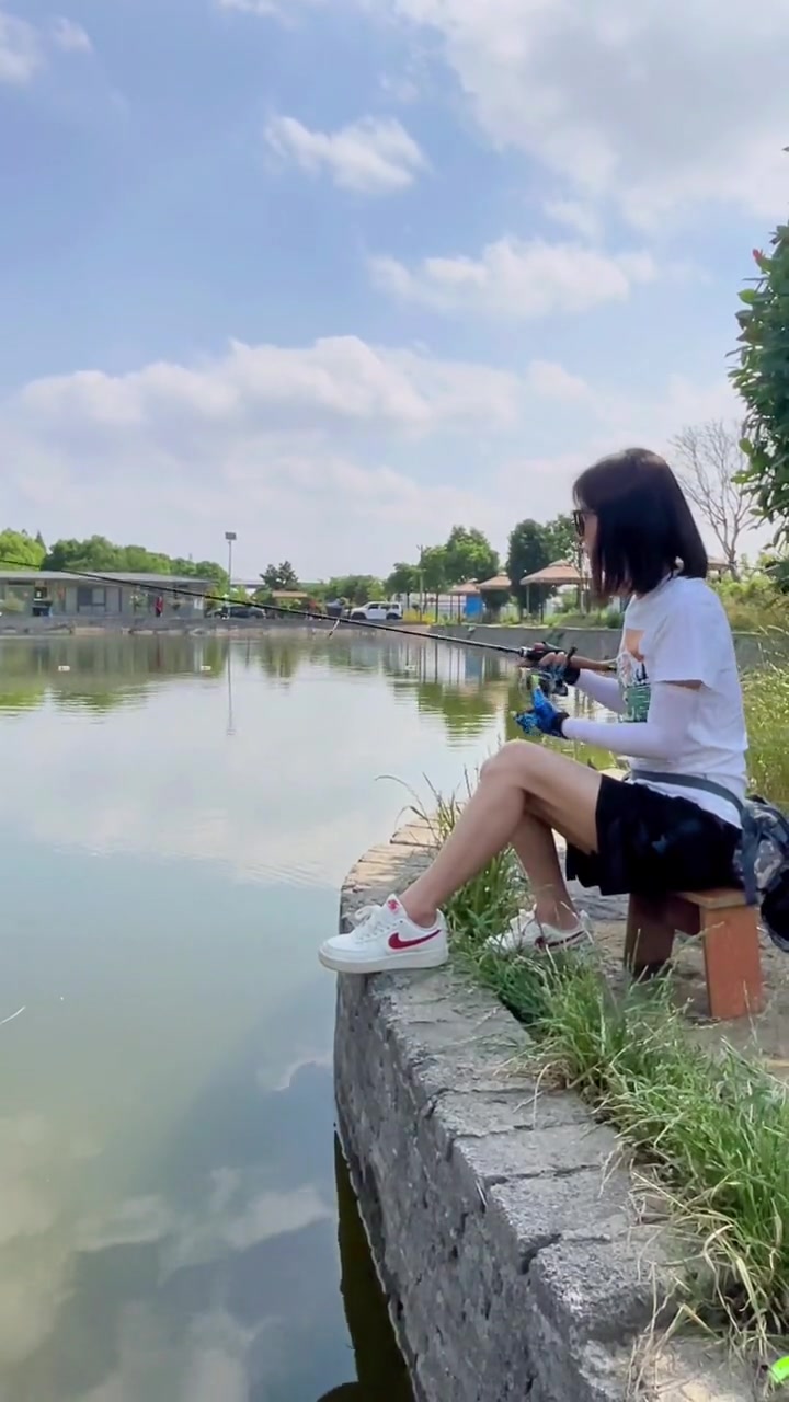 夏天跟姐姐一起去钓鱼吧～2022高考必胜 夏天就是要去