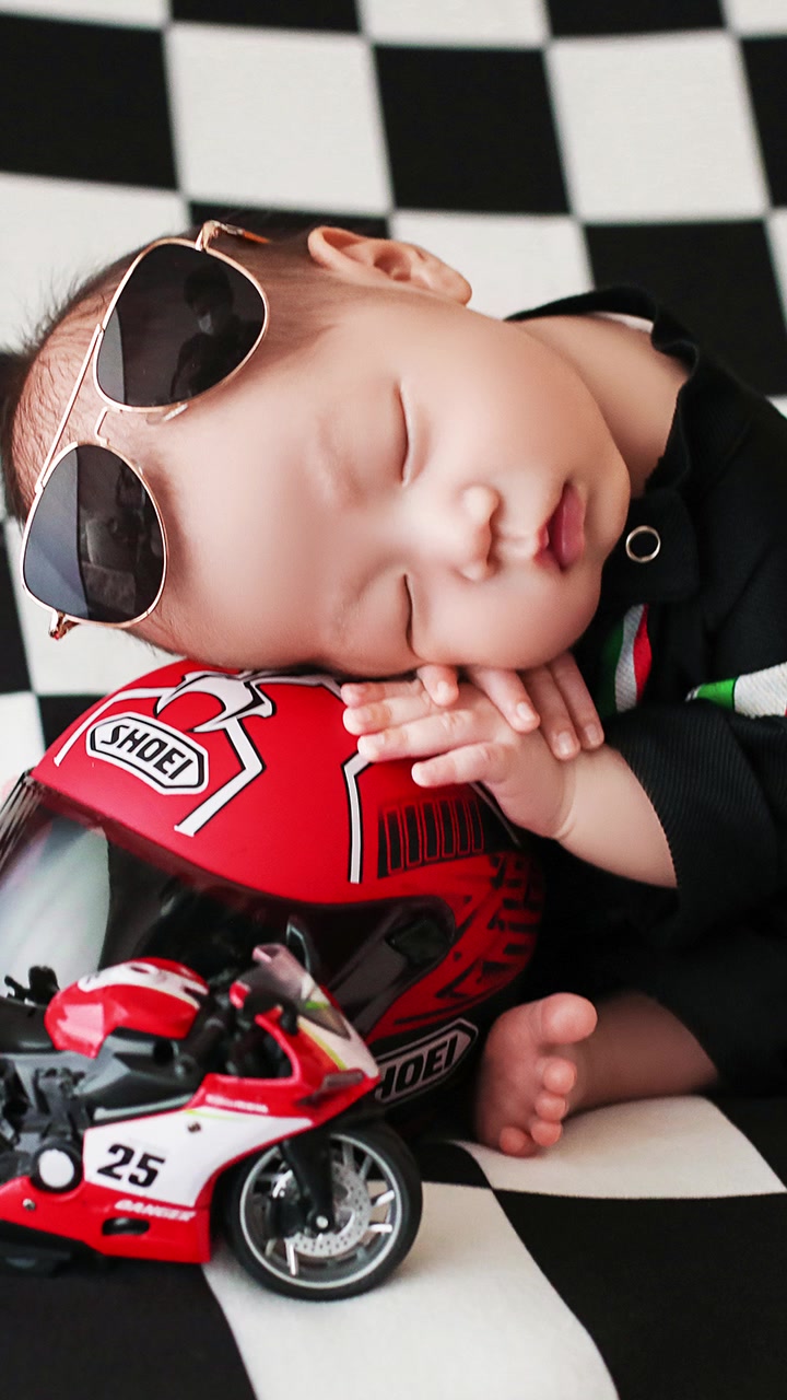 新生儿摄影工作室提供新生儿记录写真;还可拍摄出生照,满月照,欢迎你