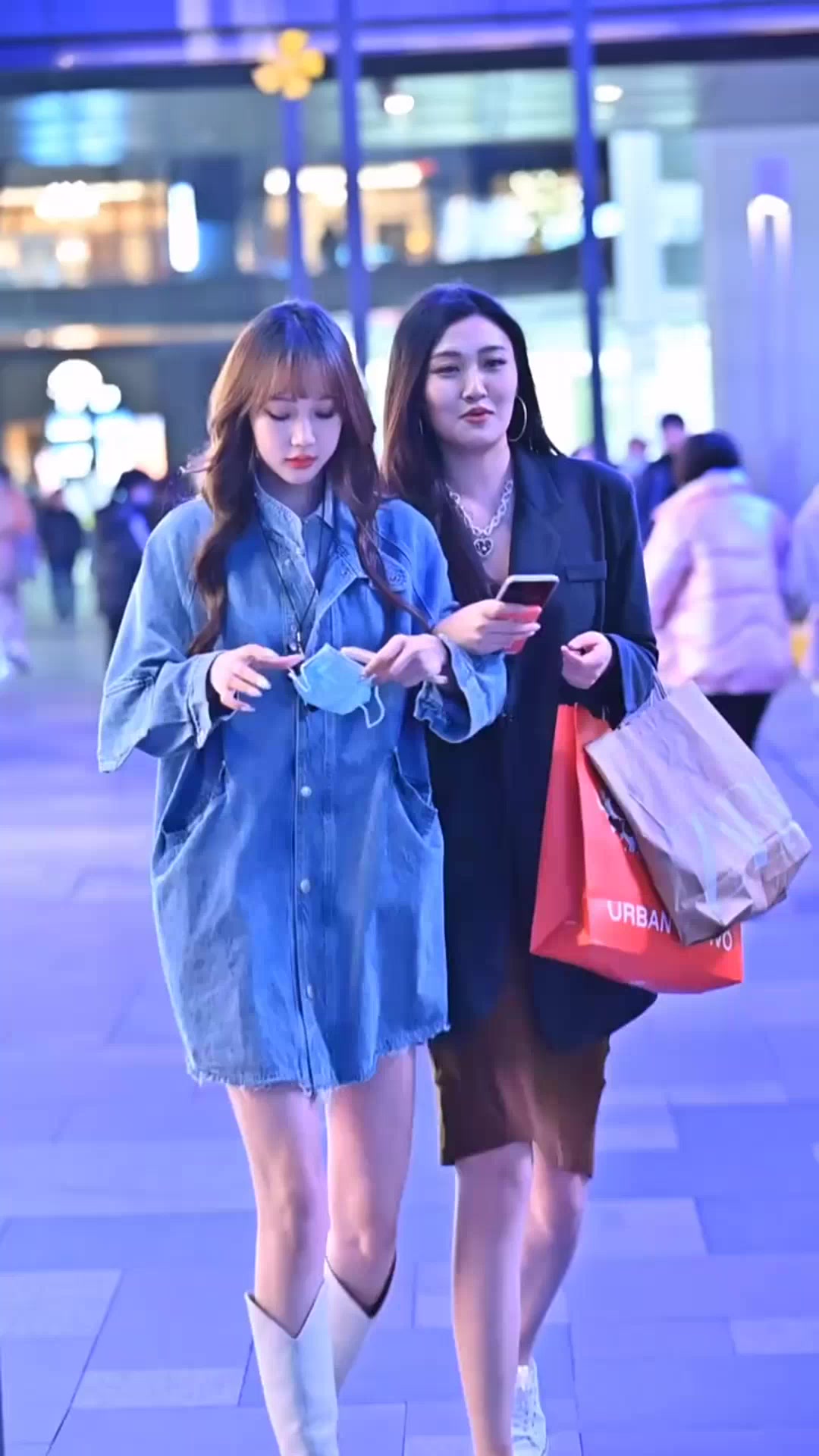 小糖杭州街拍美女,第一位小姐姐穿衣风格好大胆啊!