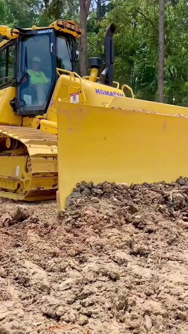 小松d61下地第一铲机械设备推土机小松d61