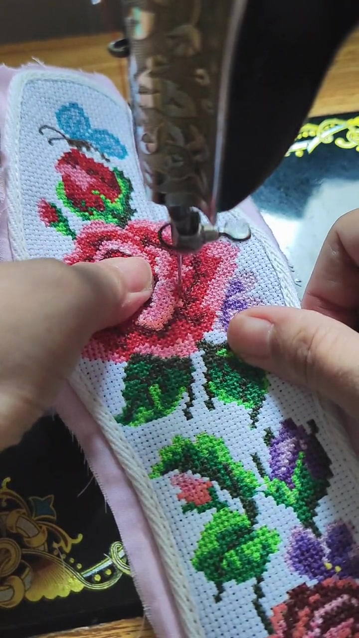 加工绣花加工十字绣鞋垫缝纫机绣十字绣鞋垫