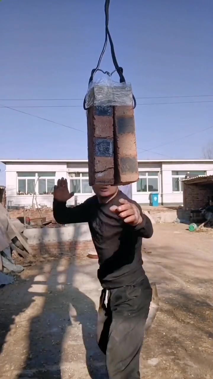 农村大叔用20多年的时间练了一身好功夫铁头功功夫