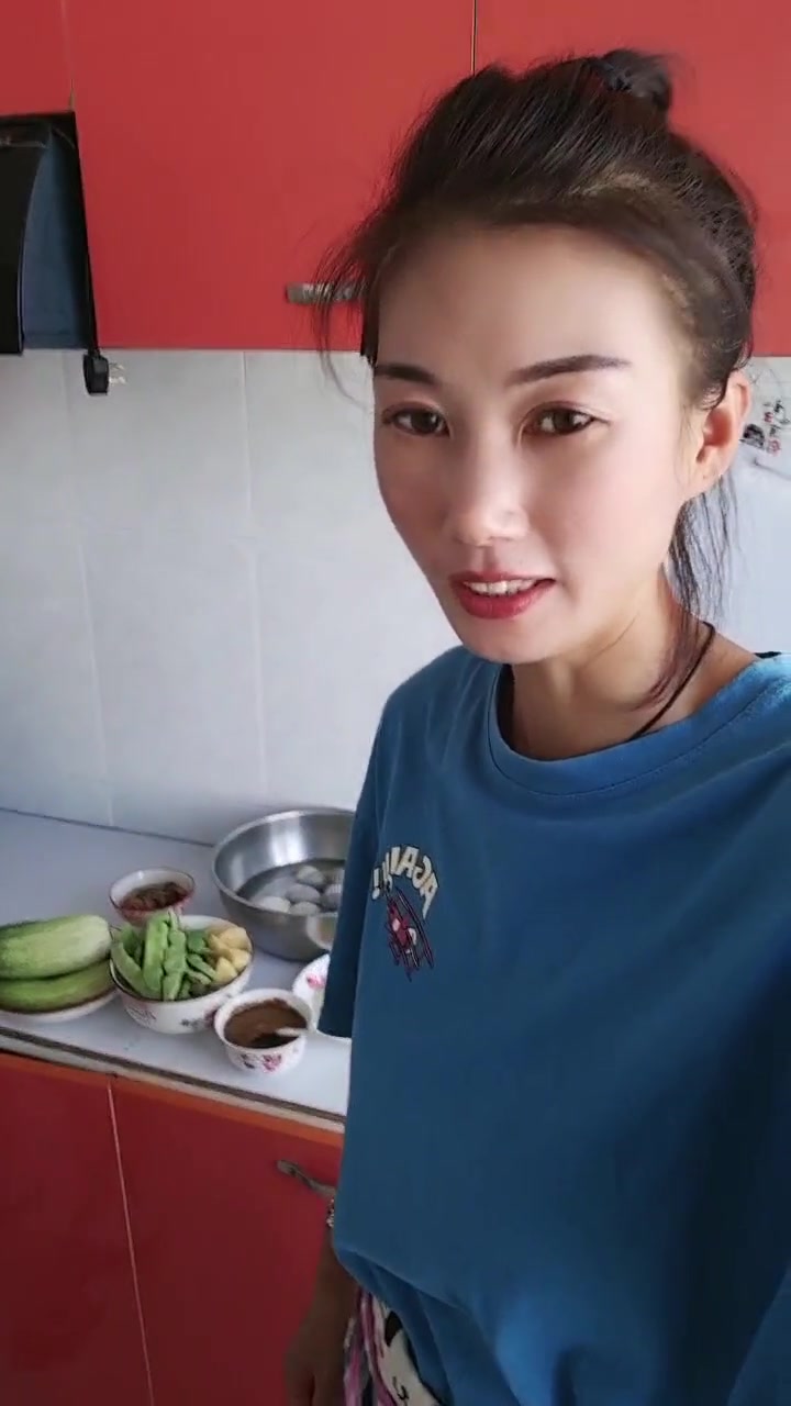 东北迷彩小丽丽发了一个短视频,你尽管点开,不好看算我输!