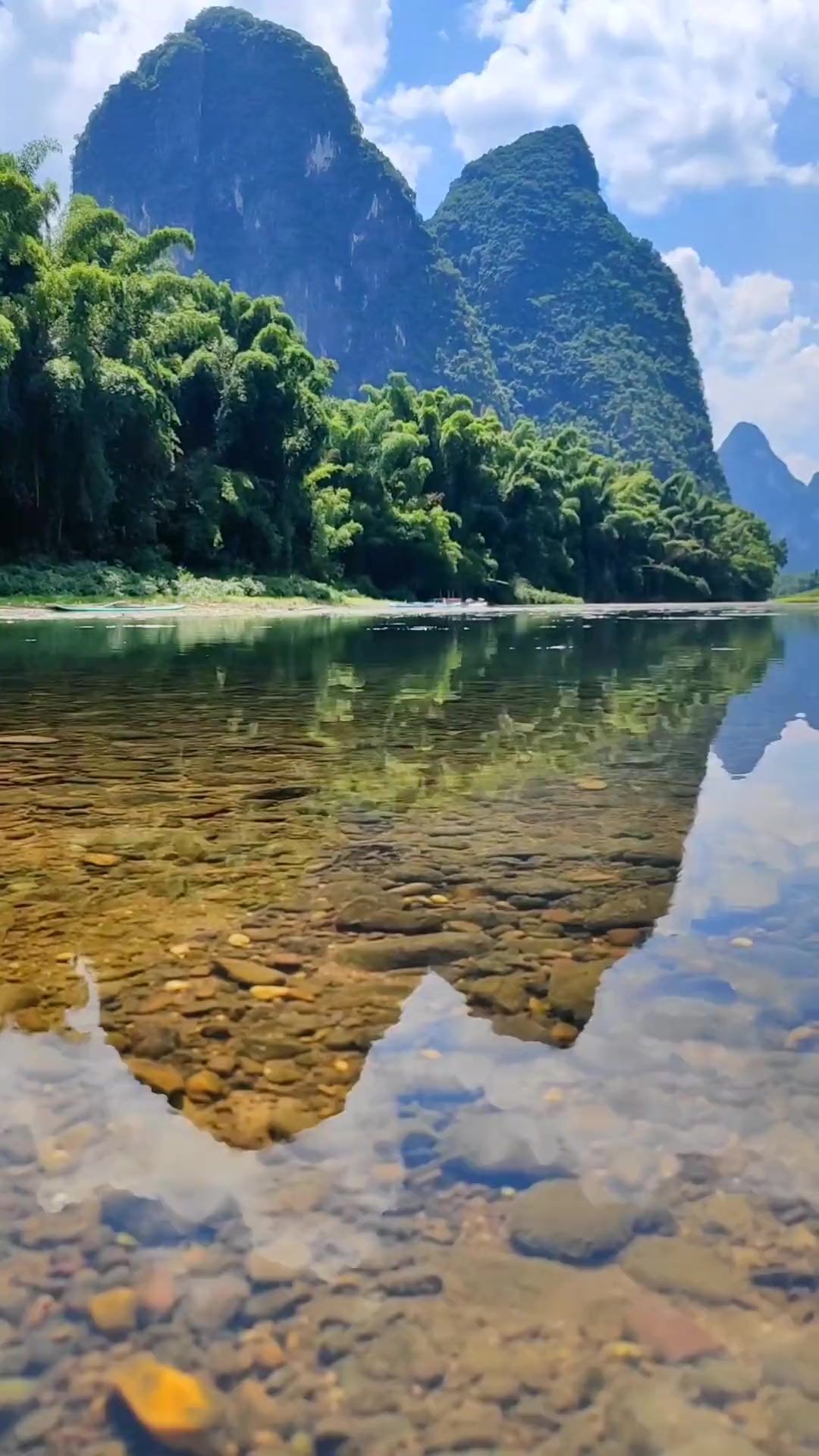 水中山,山伴水,漓江风景真的美!