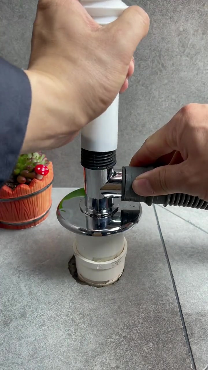 洗衣机下水三通,地排墙排都可以装管地漏也通用-度小视