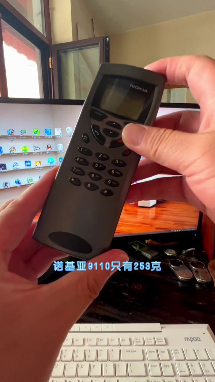 诺基亚9110,2001年上市的智能手机,以前的手机真是百花齐放百家争鸣啊