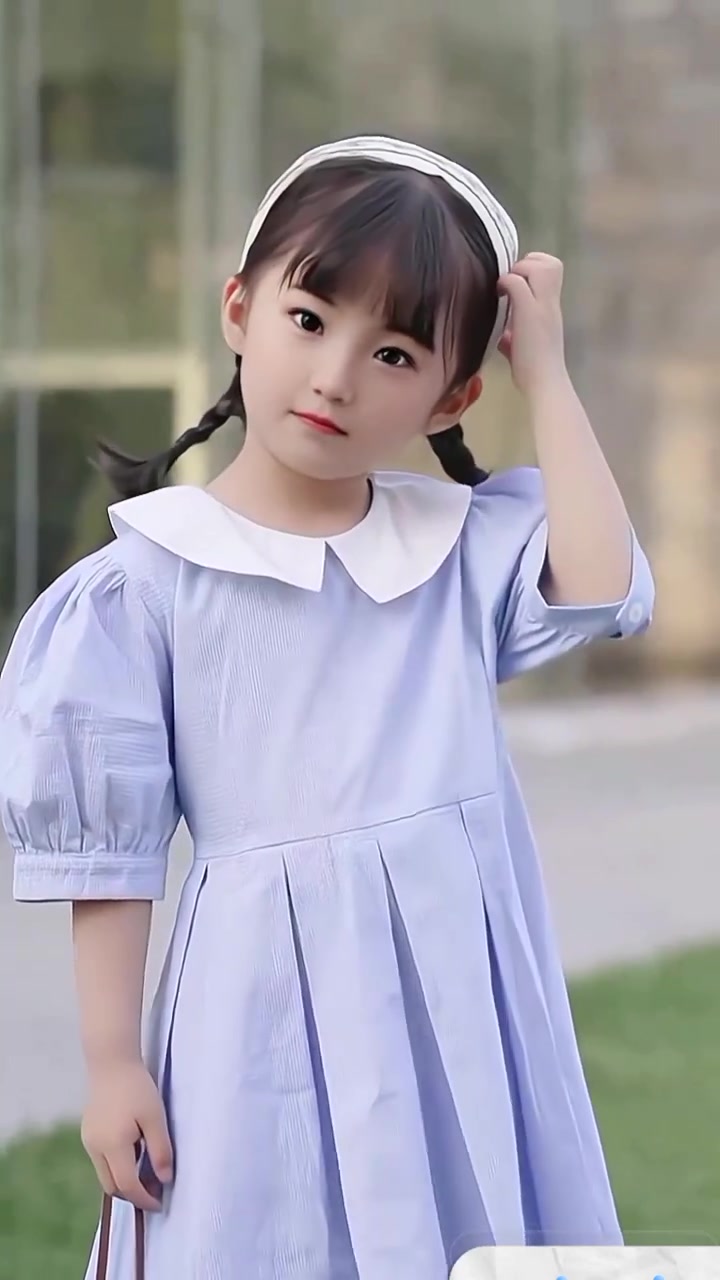 活泼可爱的小美女,你喜欢小孩子嘛?