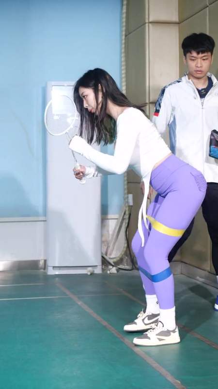 杨晨大神 你打羽毛球需要的所有力量训练-度小视