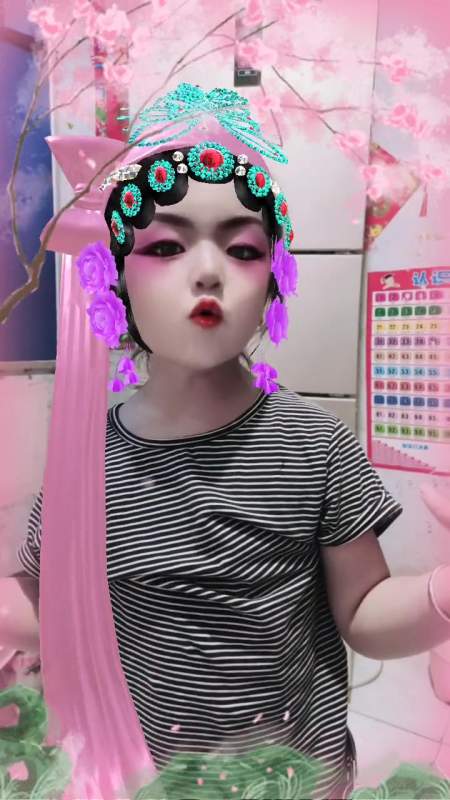 我家小戏精 表演我是认真的 哈哈不许笑哦