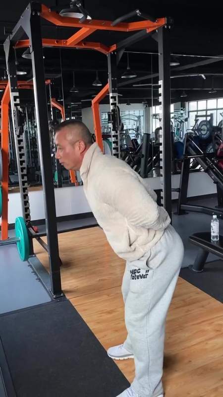 水老师谈俯身健身动作腰不酸小技巧 健身 健身教学-度小视