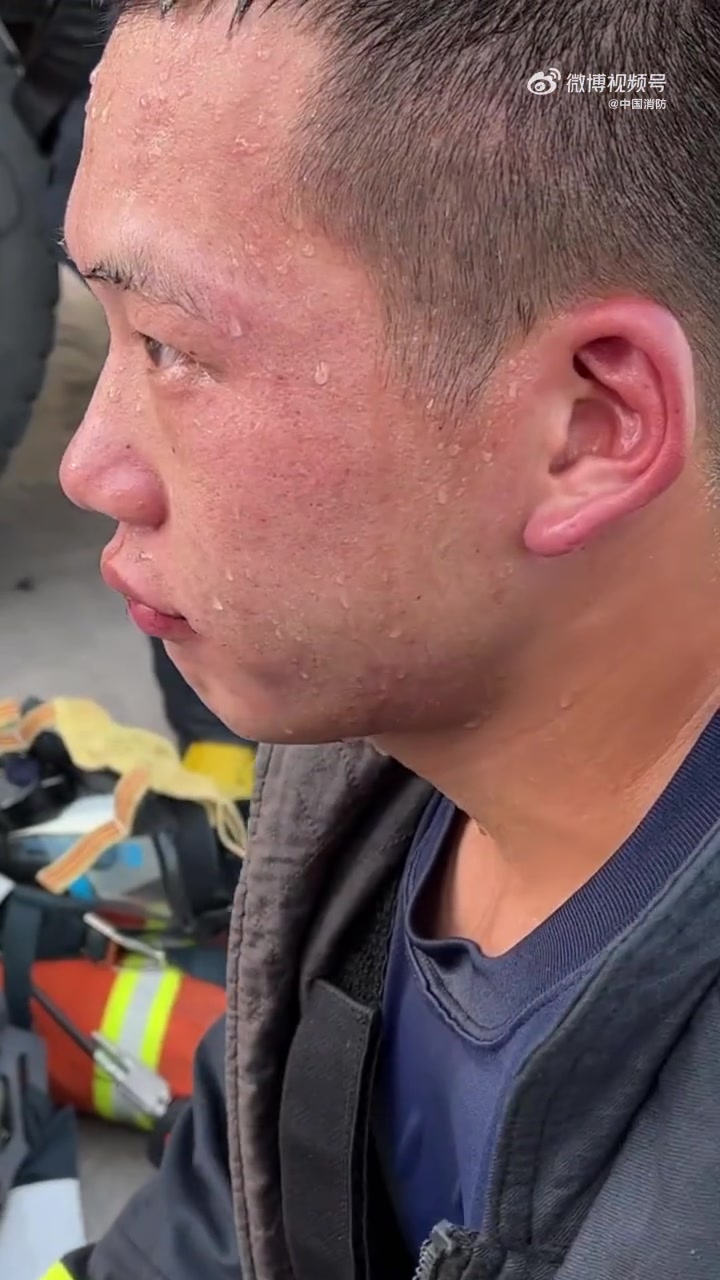 「你想对这个夏天说点什么」"热吗?热.辛苦吗?不辛苦."当这个炎热的夏