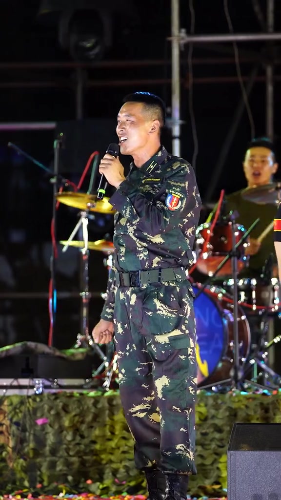 第8集|"狼头"刘近唱响《强军战歌》!