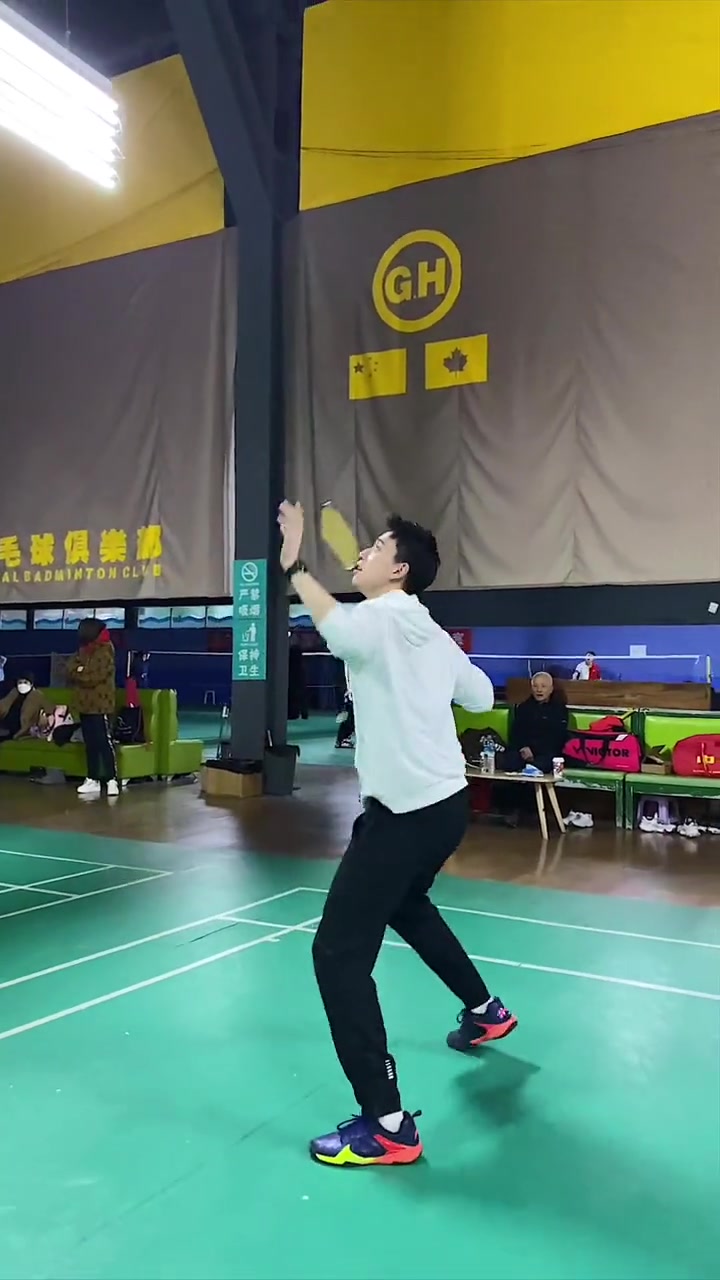记得勤换手胶噢羽毛球高欢羽毛球