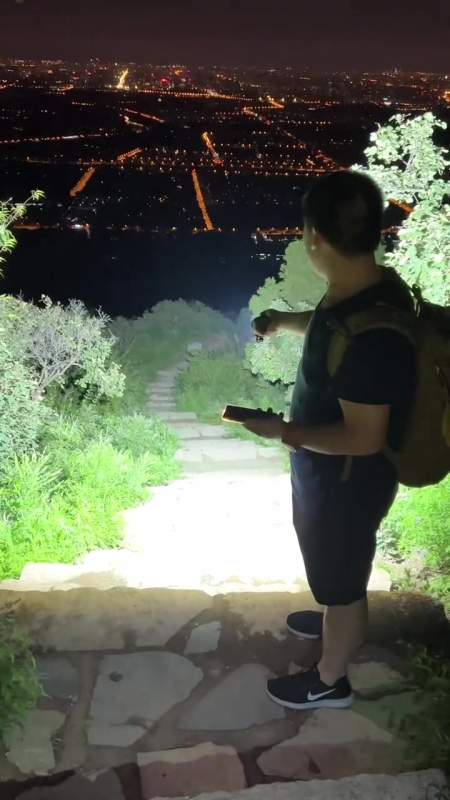你觉得晚上爬山多亮合适户外爬山