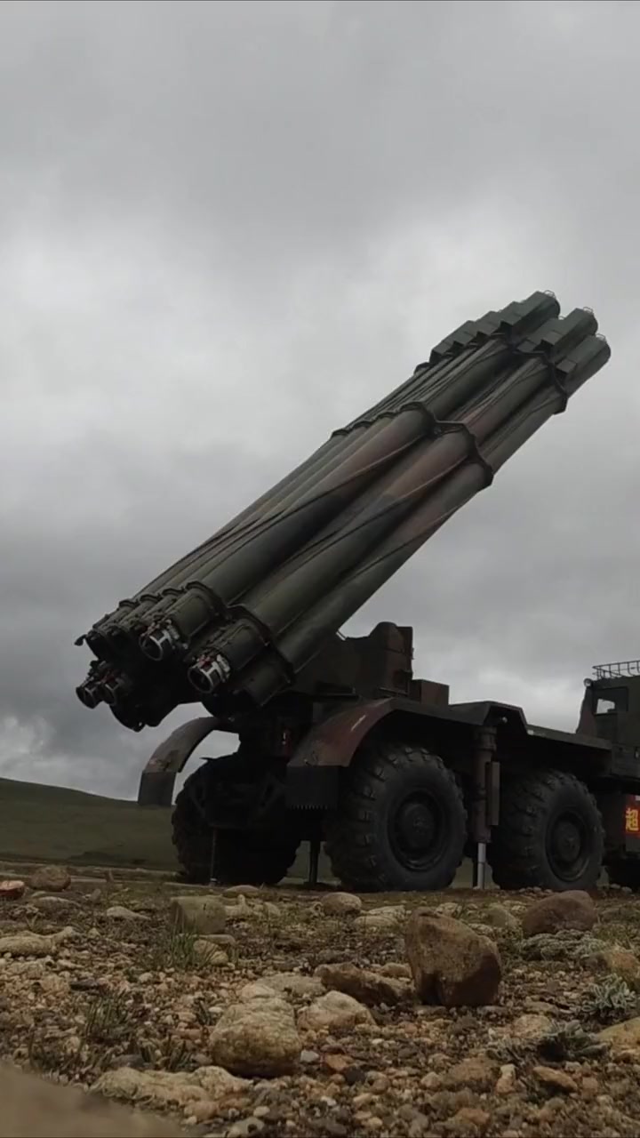 远程火箭炮实弹射击演练-度小视