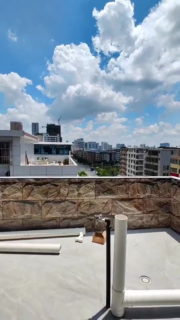 楼顶阳台门怎么装?今天安装好的一套#三轨带金刚网pt门效果-度小视