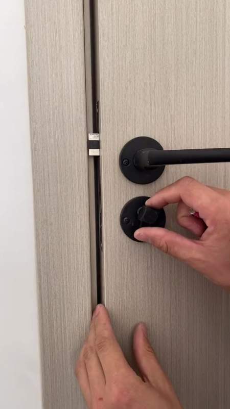 锁鼻子安装过程 高性能实用工具 高效率五金工具-度小视