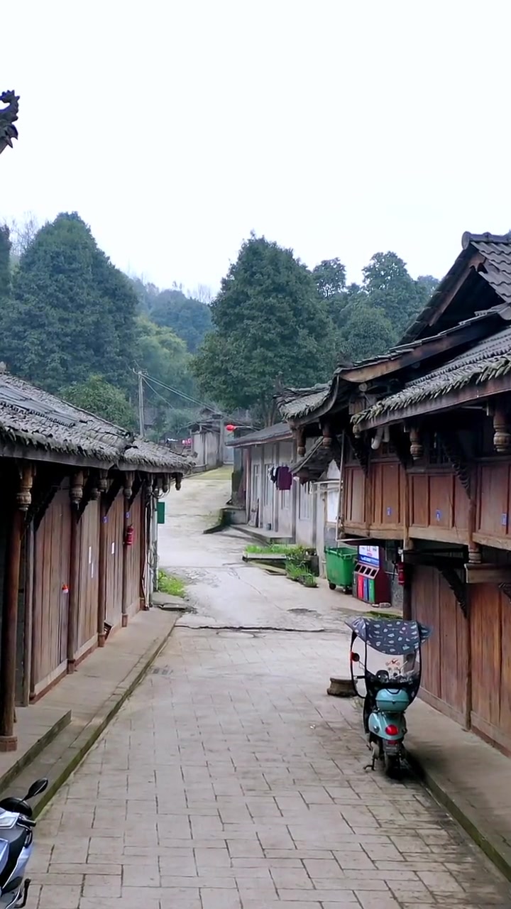 邛崃大同古镇,地处文井江上游,四面环山依山傍水-度小视