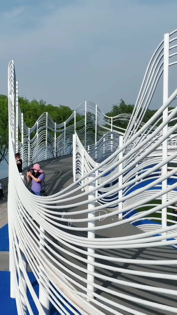 石家庄太平河南岸景观带网红桥