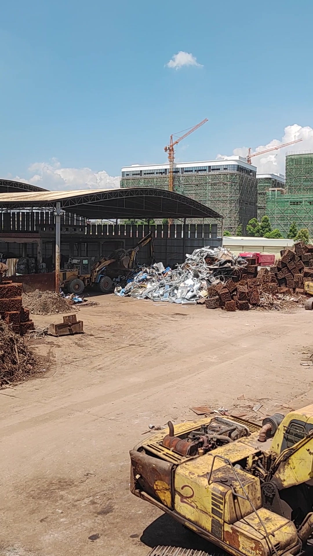 废铁回收后的加工厂地