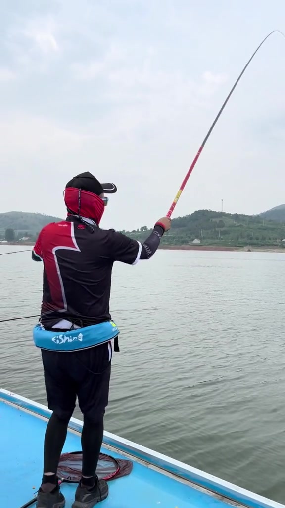 邱廷军鞋都遛掉了!-度小视